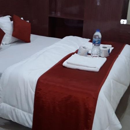 Oyo 66643 Khan Guest House Kolkata Bagian luar foto