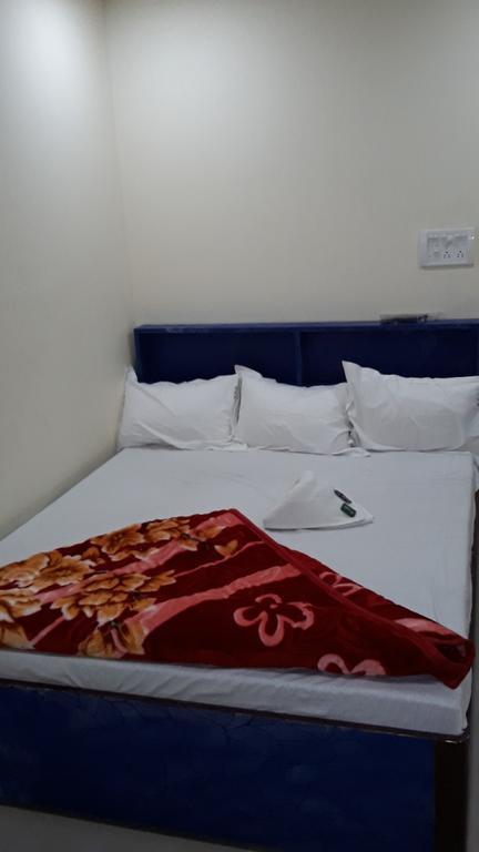 Oyo 66643 Khan Guest House Kolkata Bagian luar foto